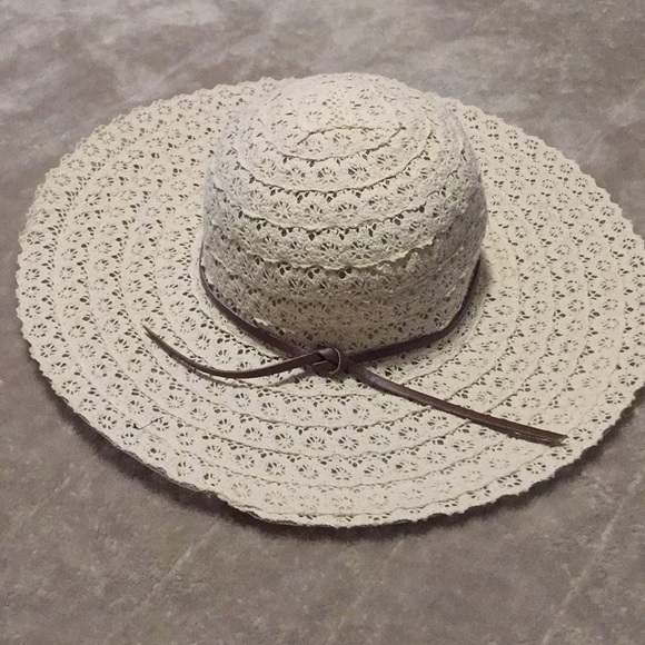 Filly Flair Accessories - off white beach hat